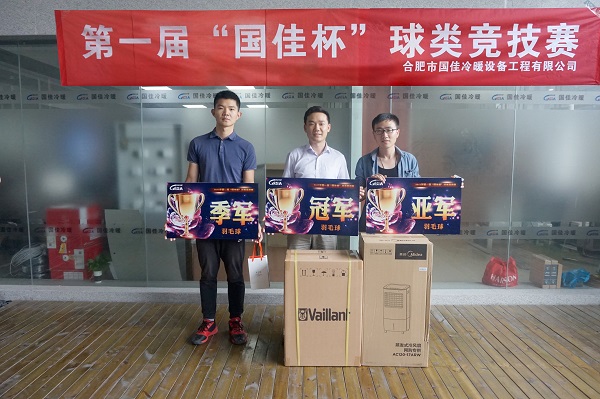 羽毛球颁奖.jpg 羽毛球颁奖.jpg