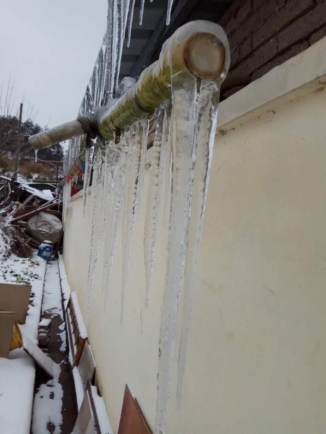 冬天结冰的冰柱高清图片-千叶网